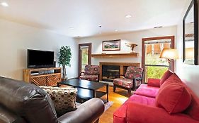 Stunning Location 2Bdr Condo Retreat